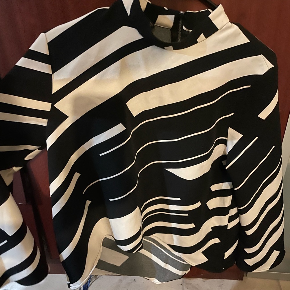 Zara size Large - Classy Trendy blouse / shirt